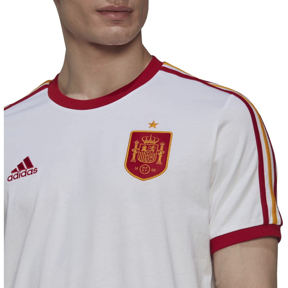 tenaz ponerse en cuclillas pañuelo de papel adidas Men's Spain 2022 3 Stripe Tee | HS6017